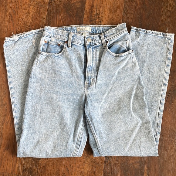 Abercrombie 90s straight ultra high rise curve love jeans. - Picture 2 of 4
